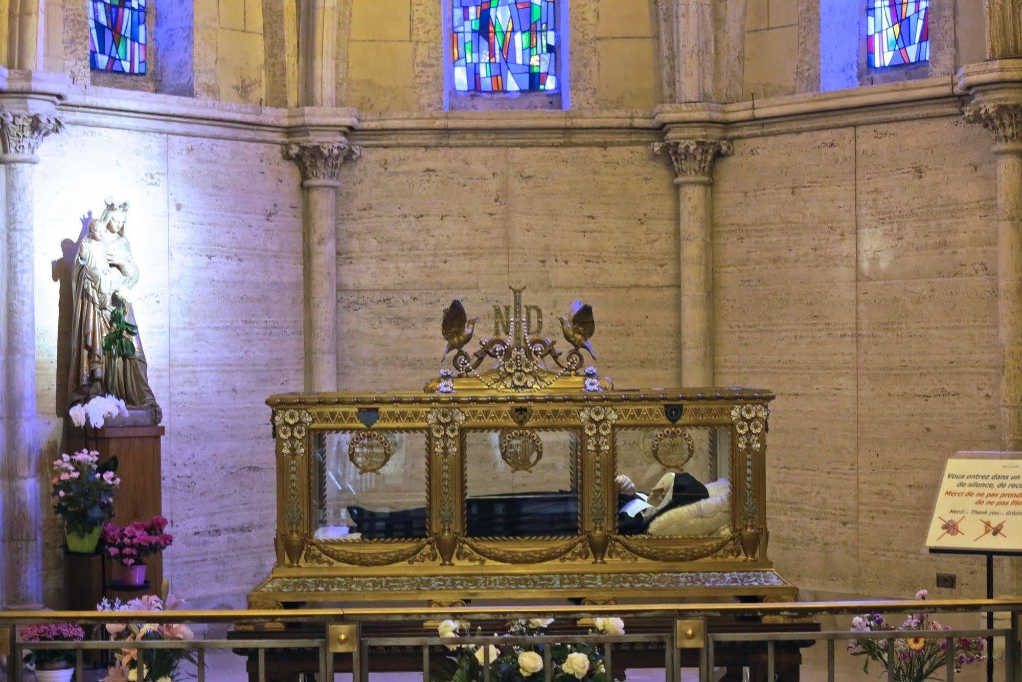 Espace Bernadette Soubirous Nevers Exterior photo